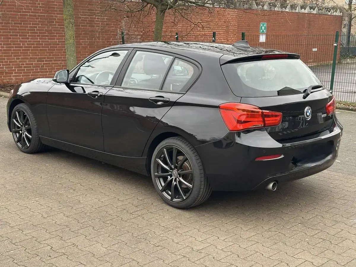 Gebraucht BMW 118 Advantage 136 PS (100 kW) 2017 Schwarz Limousine