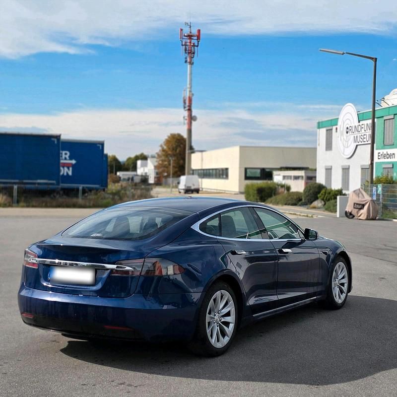 Second-hand Tesla Model S 243 kW (331 CP) 2017 Albastru Hatchback