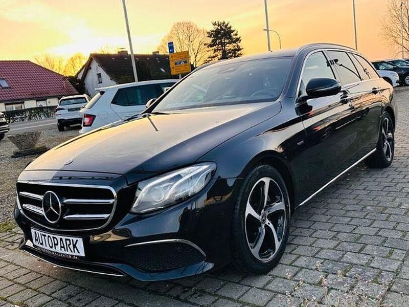 Gebraucht Mercedes E220 Avantgarde 194 PS (142 kW) 2019 Schwarz Kombi