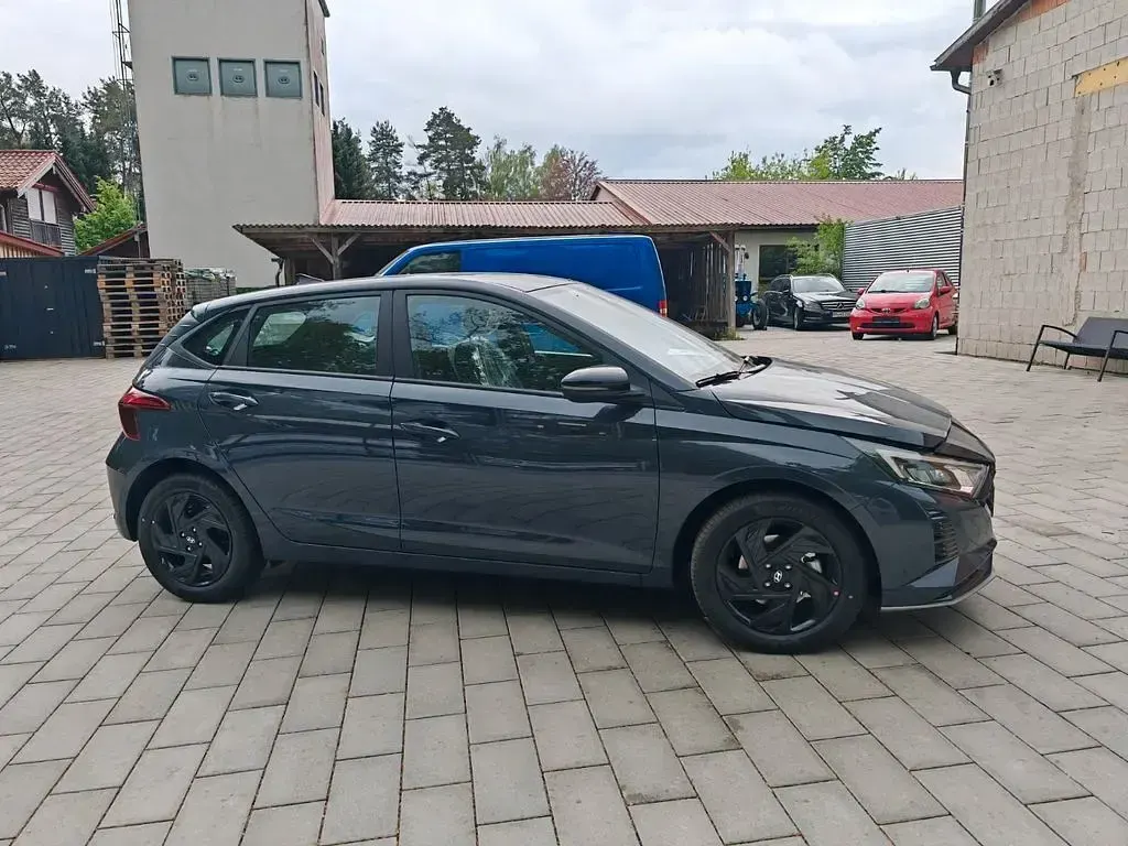Neu Hyundai i20 Comfort 90 PS (66 kW) 2026 Grau Kleinwagen