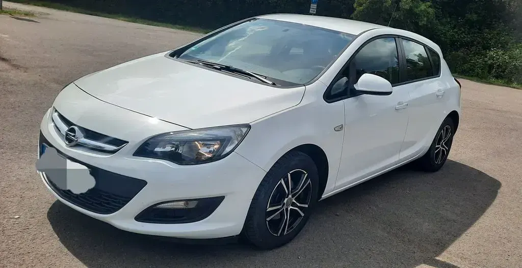 Gebraucht Opel Astra Selection 116 PS (85 kW) 2015 Weiß Limousine