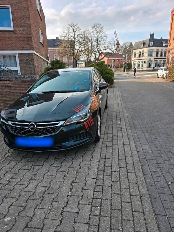 Gebraucht Opel Astra 136 PS (100 kW) 2016 Schwarz Kleinwagen
