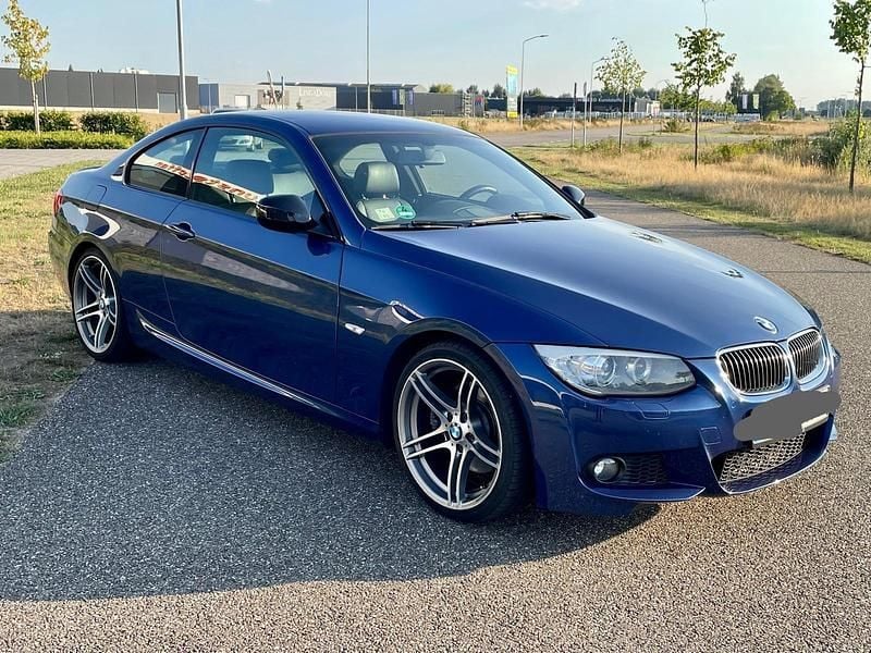 Gebraucht BMW 325 204 PS (150 kW) 2011 Blau Coupé