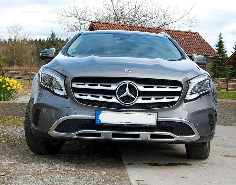 Second-hand Mercedes GLA200 156 CP (114 kW) 2020 Gri SUV