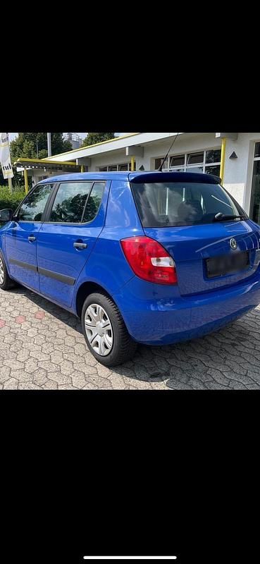 Blau Gebraucht 2009 Skoda Fabia Limousine | 1.675 € (Fairer Preis) - Bild 1/4