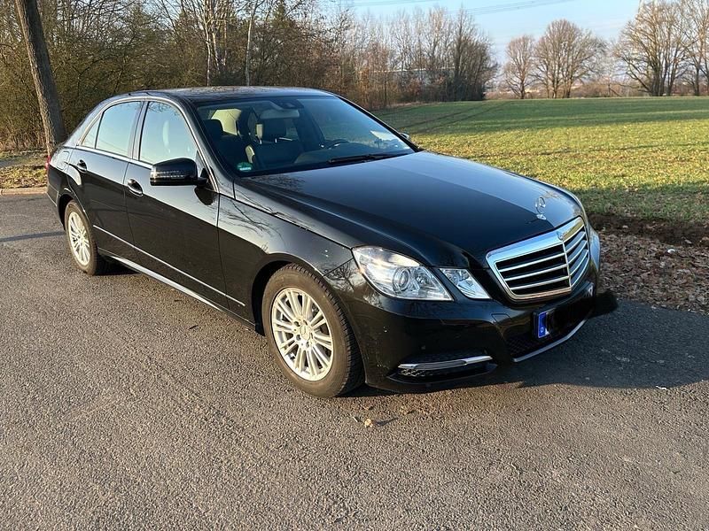 Gebraucht Mercedes E200 184 PS (135 kW) 2012 Schwarz Limousine