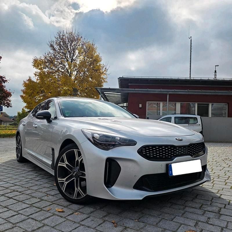 Silber Gebraucht 2019 Kia Stinger GT-Line Kleinwagen | 23.300 € - Bild 1/4