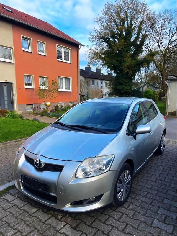 Gebraucht Toyota Auris 105 PS (77 kW) 2008 Grau Kleinwagen