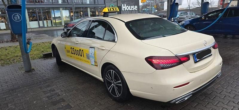 Gebraucht Mercedes E220 200 PS (147 kW) 2022 Gelb Limousine