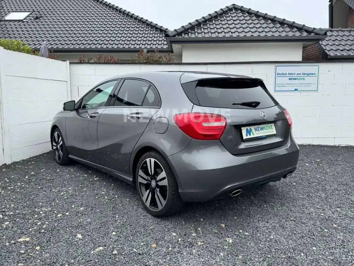 Gebraucht Mercedes A200 Night 156 PS (114 kW) 2015 Mountaingrau Limousine