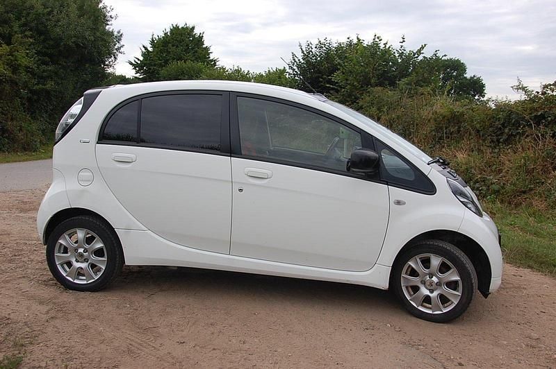 Weiß Gebraucht 2014 Citroën C-zero Kleinwagen | 5.800 € (Fairer Preis) - Bild 1/4