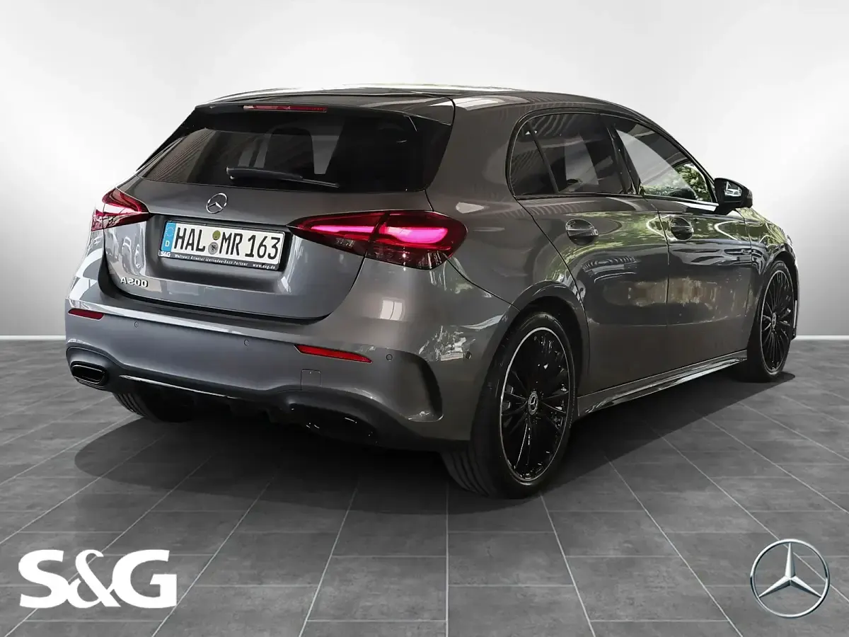 Gebraucht Mercedes A200 AMG 163 PS (119 kW) 2026 Mountain grau metallic Limousine