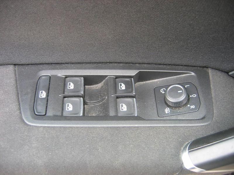 Gebraucht VW Touran Comfortline 110 PS (80 kW) 2016 Blau Van / Kleinbus