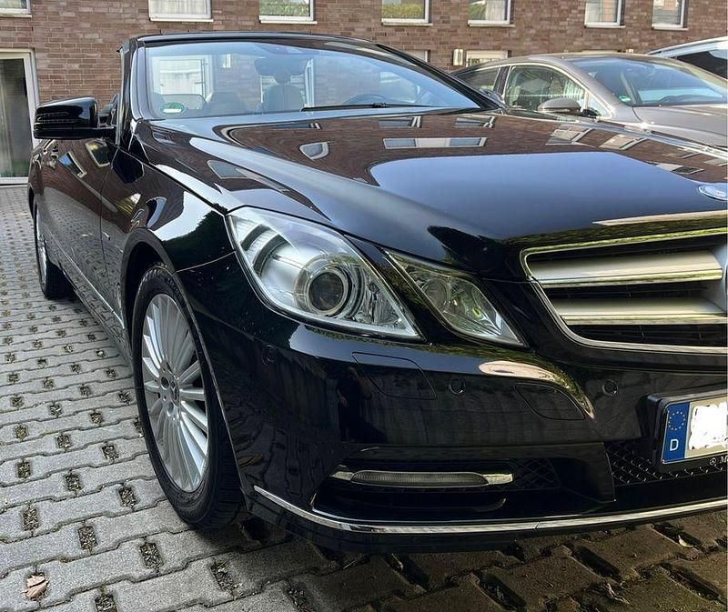 Gebraucht Mercedes E220 Avantgarde 170 PS (125 kW) 2012 Schwarz Cabrio