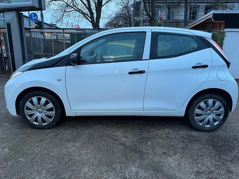 Gebraucht Toyota Aygo 69 PS (50 kW) 2017 Weiß Kleinwagen