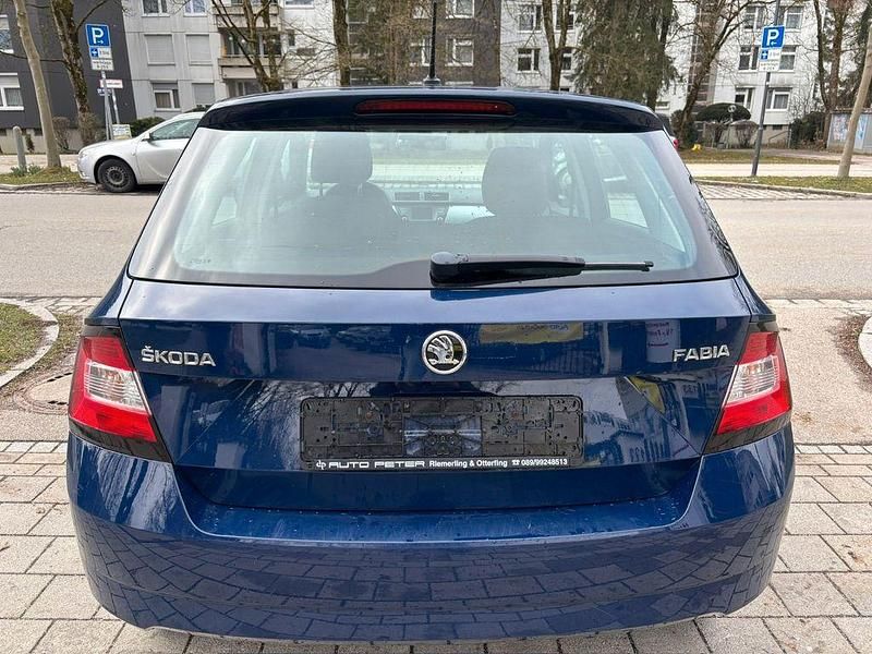 Gebraucht Skoda Fabia Ambition 105 PS (77 kW) 2015 Pacificblau Limousine