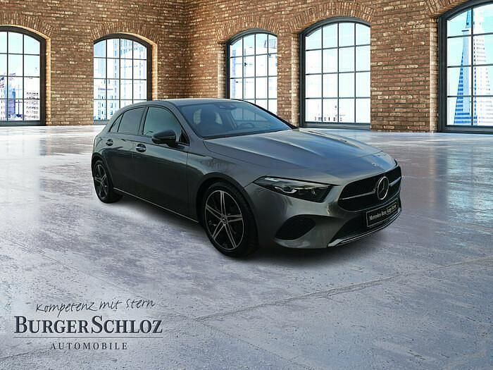 Gebraucht Mercedes A220 Progressive 190 PS (139 kW) 2024 Metalliclack mountaingrau Limousine