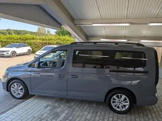 Gebraucht VW Caddy Maxi Life 122 PS (89 kW) 2023 Grau Van / Kleinbus