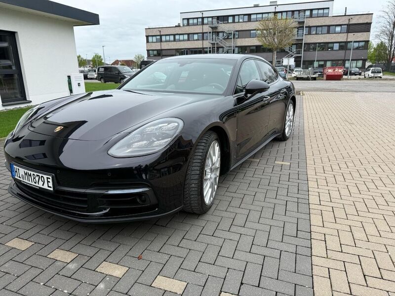 Schwarz Gebraucht 2017 Porsche Panamera 4 Limousine | 59.990 € (Fairer Preis) - Bild 1/4