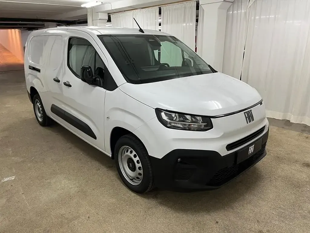 Neu Fiat Doblò 131 PS (96 kW) 2026 Weiß Van / Kleinbus