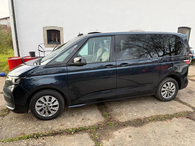 Gebraucht VW Multivan Life 150 PS (110 kW) 2024 Blau Van