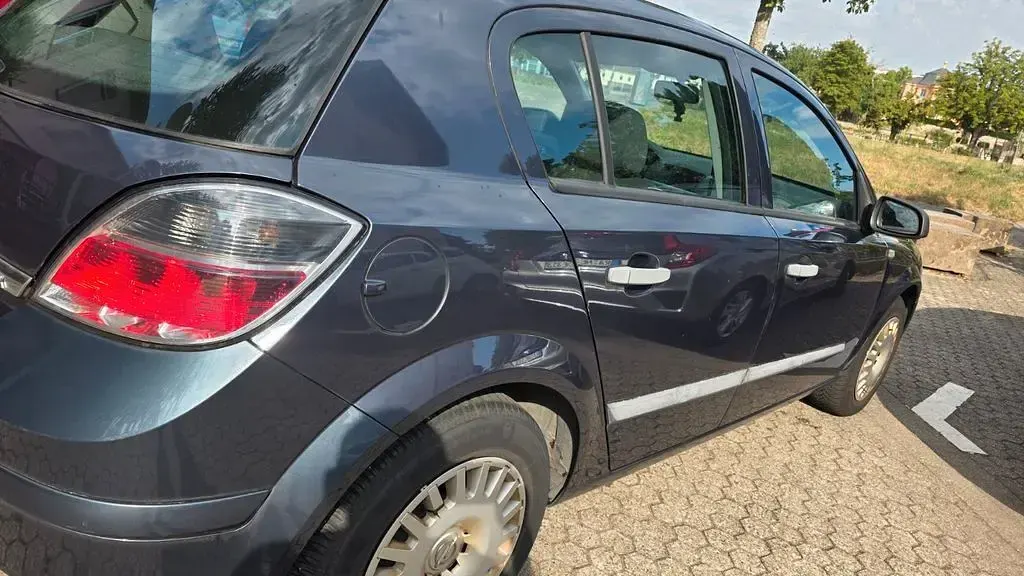 Gebraucht Opel Astra 90 PS (66 kW) 2009 Limousine