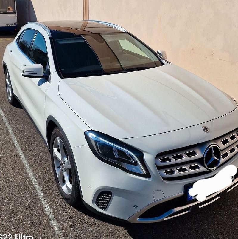 Weiß Gebraucht 2017 Mercedes 200 Kombi | 18.950 € - Bild 1/4