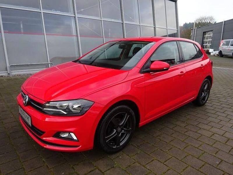 Rot Gebraucht 2018 VW Polo Comfortline Limousine | 11.890 € (Etwas zu teuer) - Bild 1/4