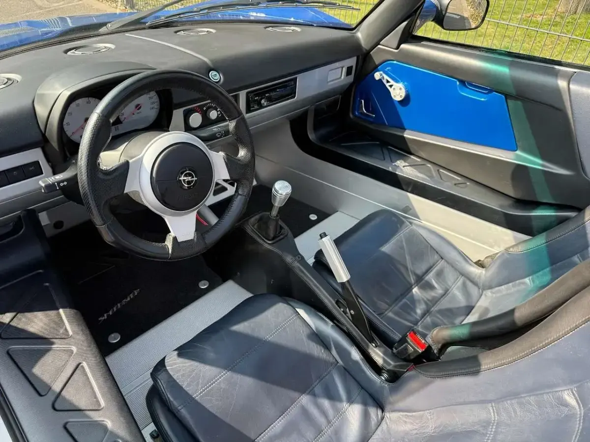 Gebraucht Opel Speedster 147 PS (108 kW) 2002 Blau Cabrio