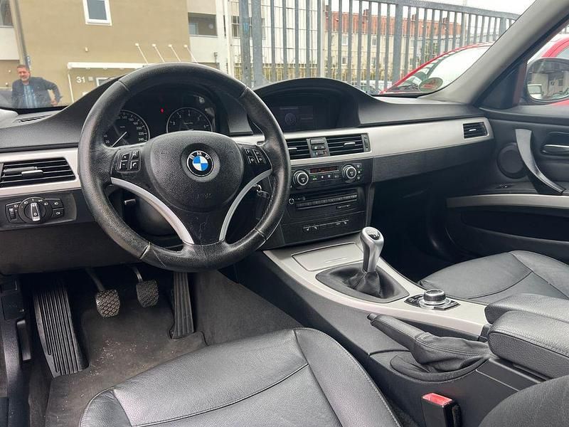 Gebraucht BMW 320 170 PS (125 kW) 2008 Schwarz Limousine