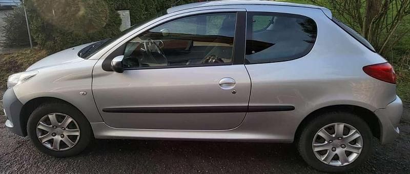 Silber Gebraucht 2009 Peugeot 206 Limousine | 1.750 € (Fairer Preis) - Bild 1/4