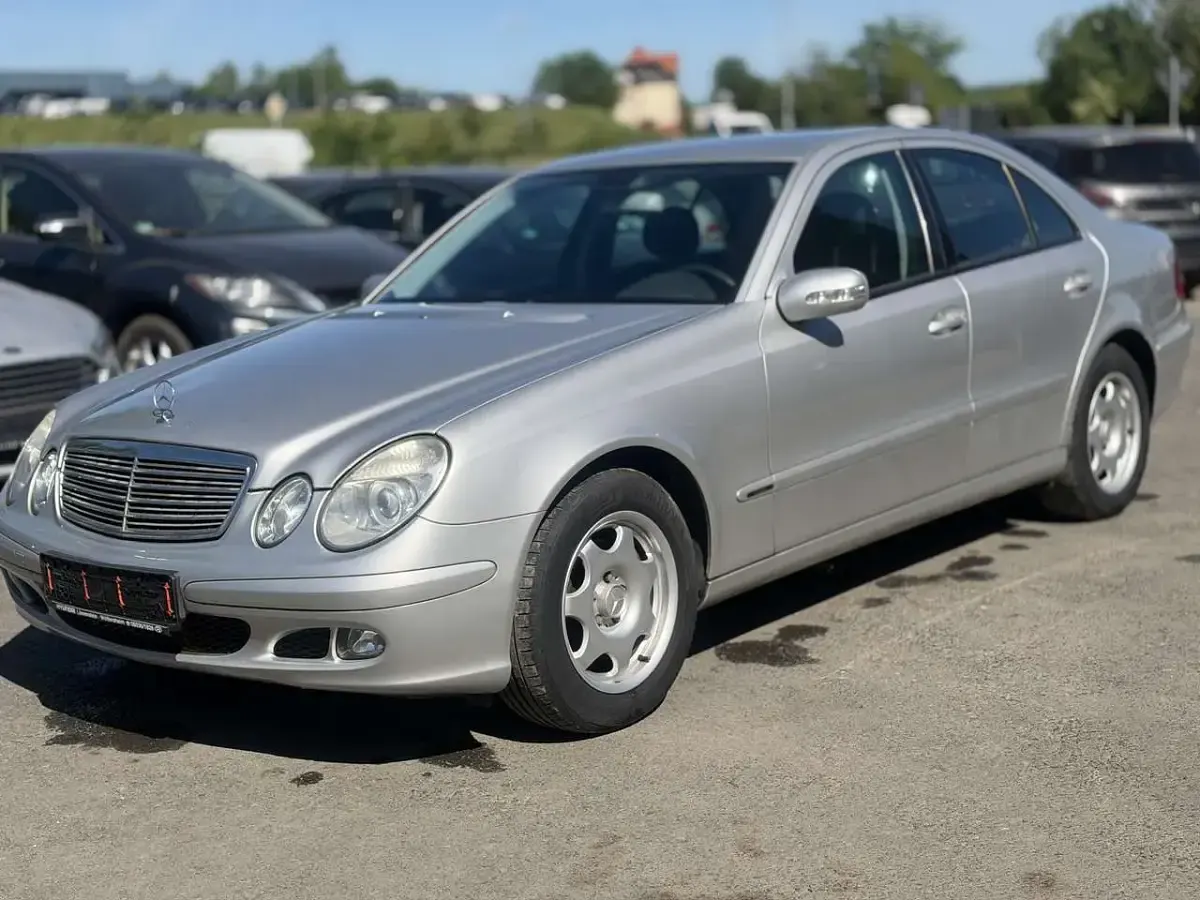 Gebraucht Mercedes E200 163 PS (119 kW) 2005 Brillantsilber  metalliclack Limousine