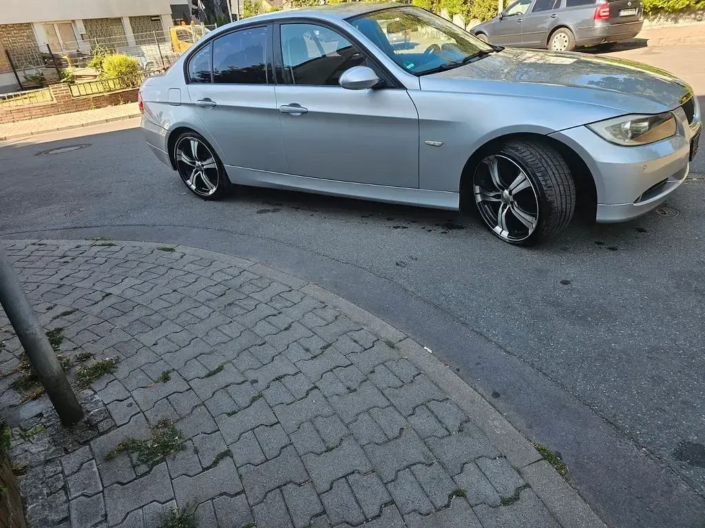 Gebraucht BMW 318 143 PS (105 kW) 2008 Silber Limousine