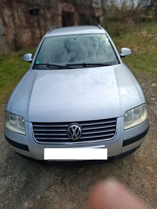 Second-hand VW Passat 130 CP (95 kW) 2004 Argintiu Break