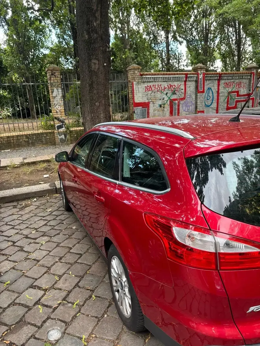 Gebraucht Ford Focus Titanium 125 PS (91 kW) 2012 Rot Kombi