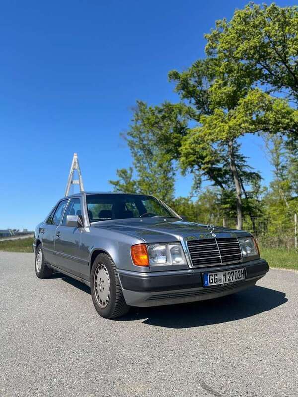 Gebraucht 1988 Mercedes E300 Limousine | 10.300 € - Bild 1/4