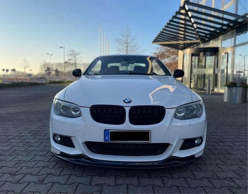 Weiß Gebraucht 2011 BMW 330 Cabriolet Performance Cabrio | 13.100 € (Superpreis) - Bild 1/4