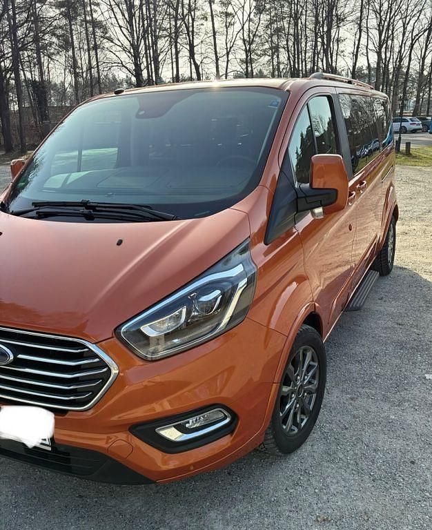 Gebraucht Ford Tourneo Titanium 170 PS (125 kW) 2018 Orange Van / Kleinbus