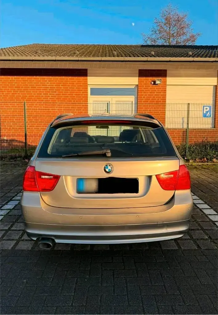 Gebraucht BMW 320 135 PS (99 kW) 2011 Braun Kombi