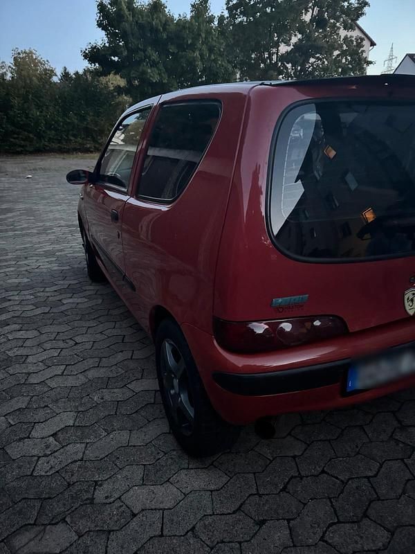 Rot Gebraucht 2002 Fiat Seicento Kleinwagen | 1.199 € (Fairer Preis) - Bild 1/4