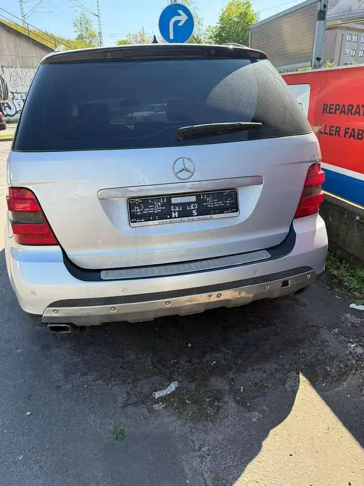 Gebraucht Mercedes ML320 211 PS (155 kW) 2008 Silber SUV