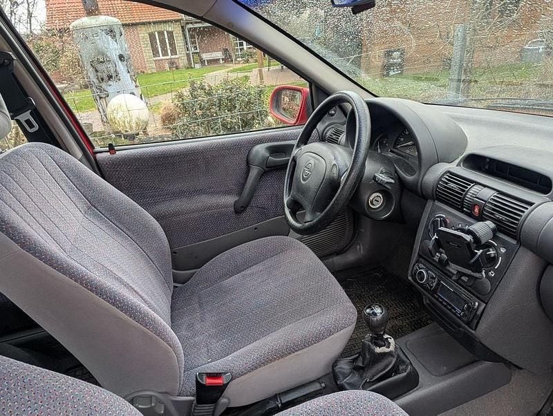 Gebraucht Opel Corsa 45 PS (33 kW) 1997 Rot Kleinwagen