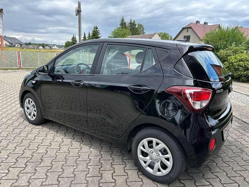Gebraucht Hyundai i10 Pure 67 PS (49 kW) 2019 Schwarz Kleinwagen