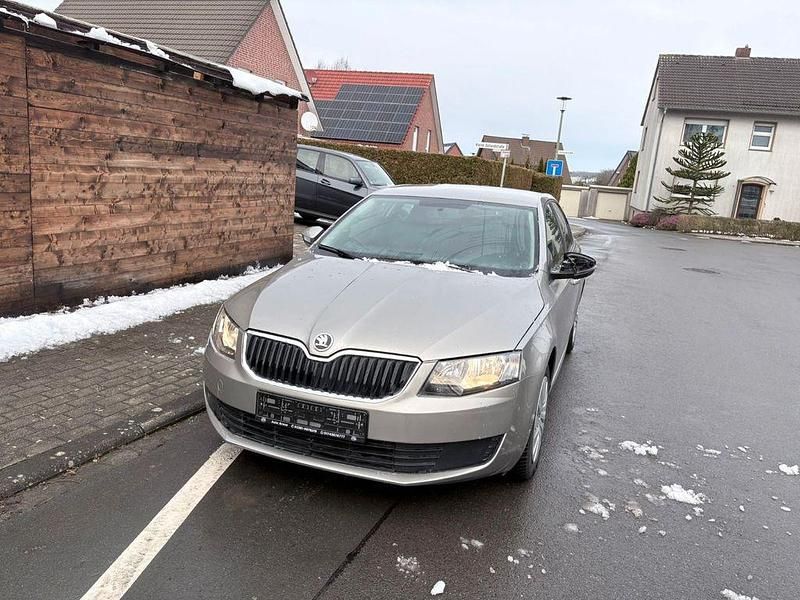Gebraucht Skoda Octavia 105 PS (77 kW) 2014 Gold Limousine
