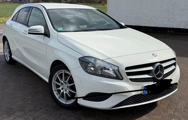 Gebraucht Mercedes A180 122 PS (89 kW) 2014 Weiß Limousine