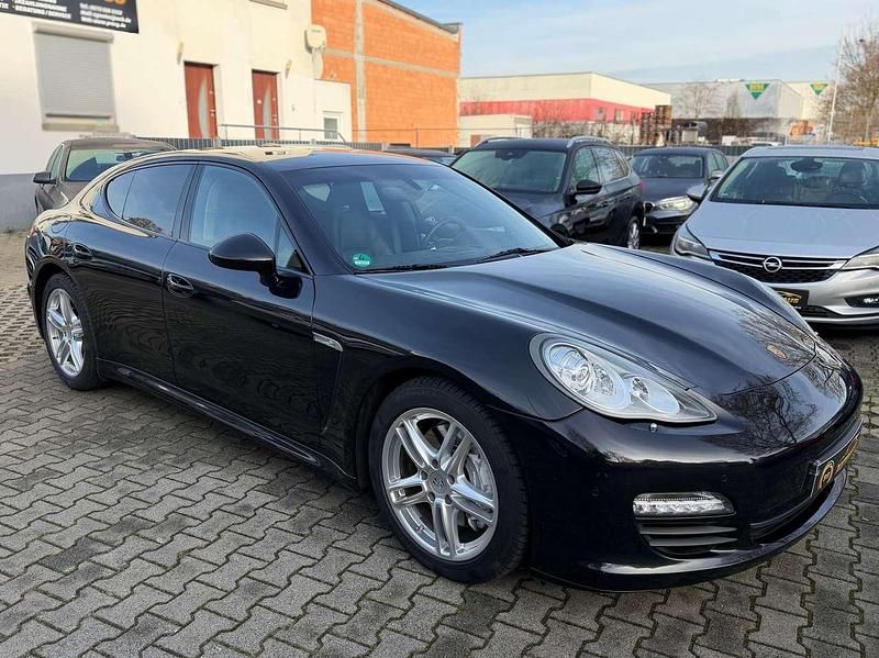 Second-hand Porsche Panamera 250 CP (183 kW) 2012 Negru Hatchback
