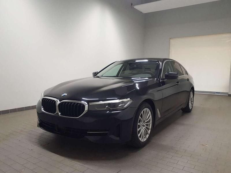 Schwarz Gebraucht 2022 BMW 520 Limousine | 29.800 € (Guter Preis) - Bild 1/4