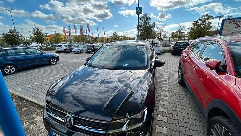 Gebraucht VW Tiguan Trendline 125 PS (91 kW) 2016 Schwarz SUV