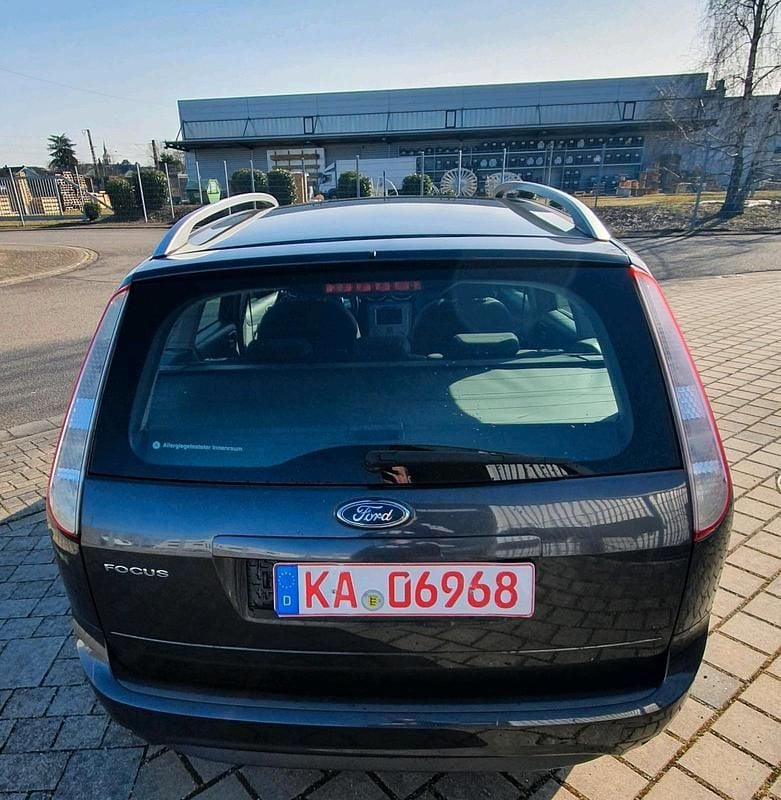 Gebraucht Ford Focus 125 PS (91 kW) 2009 Grau Kombi