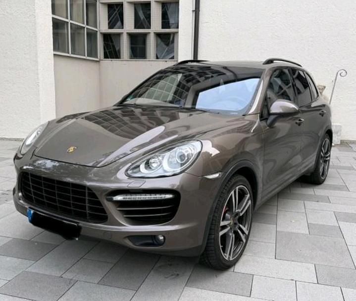 Braun Gebraucht 2011 Porsche Cayenne Turbo SUV | 24.999 € (Fairer Preis) - Bild 1/4